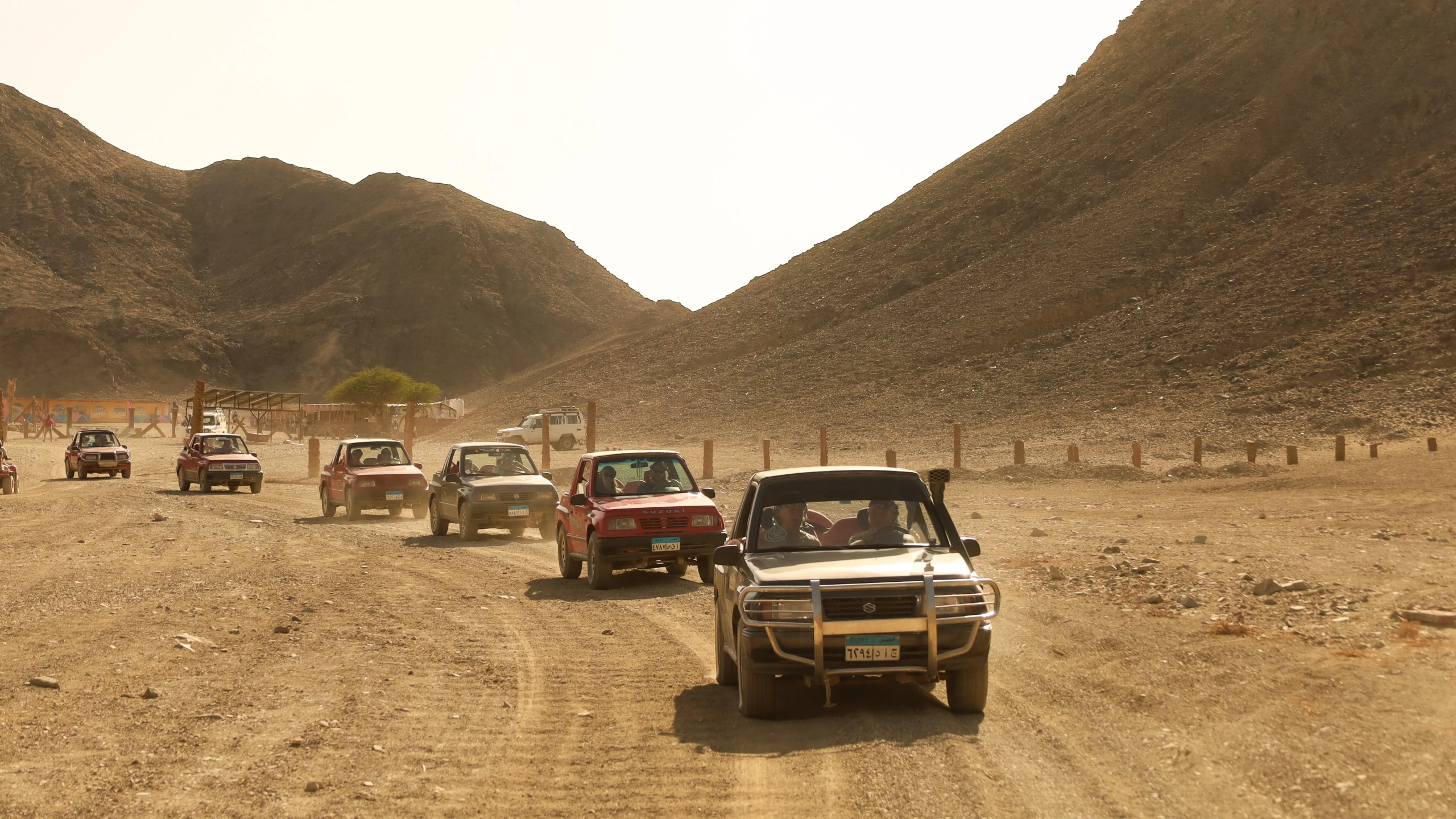 star gazing group start to driving the 4x4 jeep with red sea safari tours in marsa alam desert